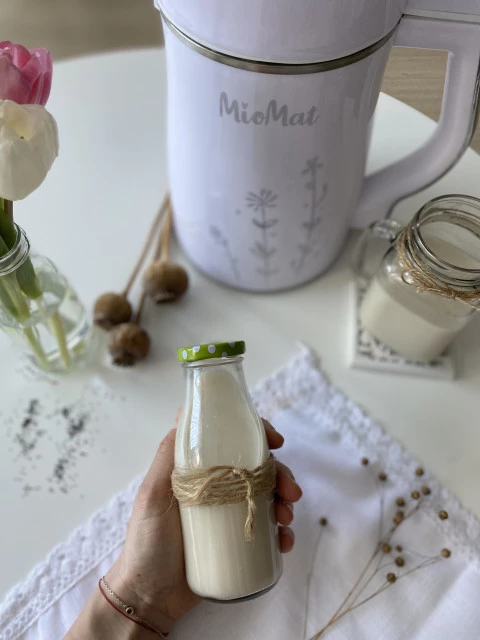 Makové rastlinné mlieko