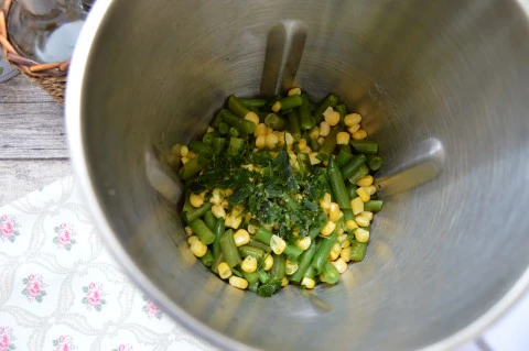 Polievka zo zelenej fazuľky s kukuricou RAW