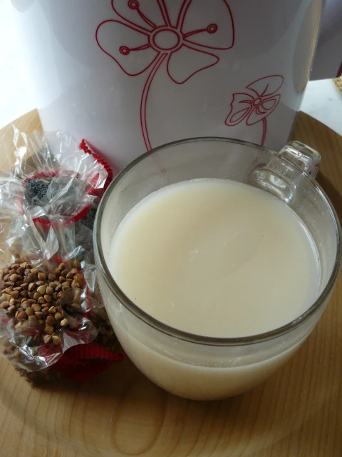 Pohánkovo-makové rastlinné mlieko