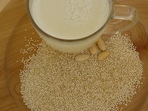 Rastlinné mlieko z quinoa a mandlí