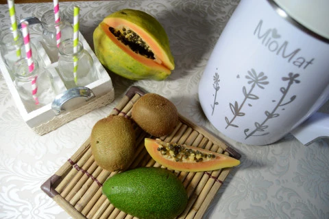 Avokádo-kiwi-papája smoothie