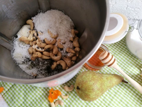 Hruškovo - kokosové smoothie s kešu orieškami