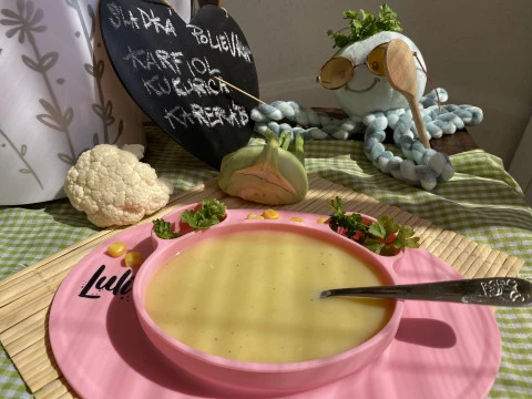 Karfiolová polievka s kukuricou a kalerábom
