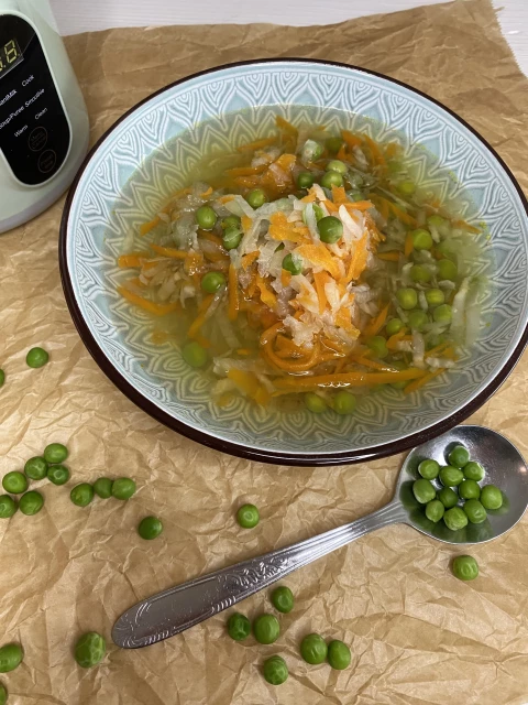 Zeleninová polievka s ryžovými rezancami