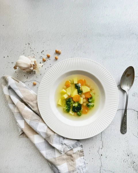 Cesnaková polievka so zeleninou