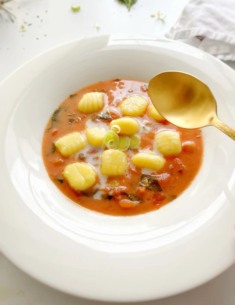 Krémová paradajková polievka s gnocchi