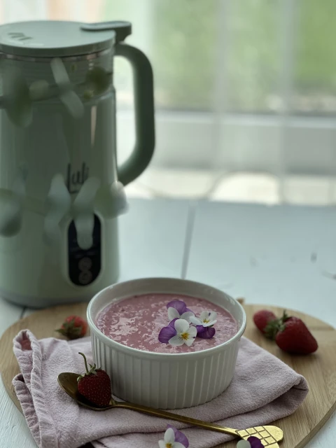 Jahodová smoothie miska