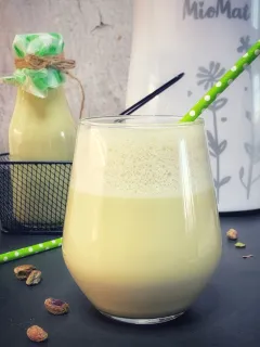 Pistáciové rastlinné mlieko s orechovým krémom