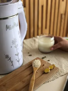 Ryžovo-zázvorové rastlinné mlieko s kardamónom