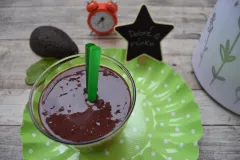 Avokádo-špenát-jahoda smoothie