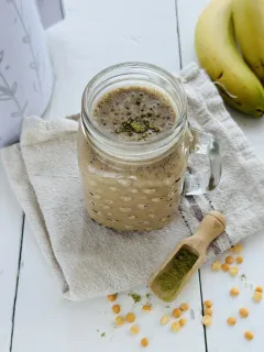Banana matcha smoothie