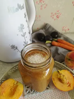 Broskyňovo - mrkvové smoothie so slivkami a kokosom