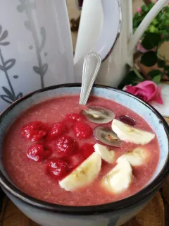 Ružová špaldovo-jahodová kaša