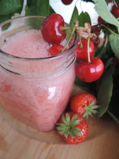 Jahodovo-čerešňové smoothie
