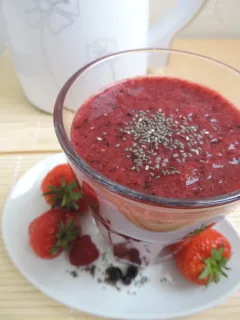 Jahodovo-čučoriedkové smoothie
