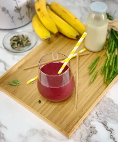 Ovocné smoothie so zeleným práškom