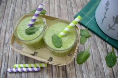 Pomelo-mango-kiwi smoothie