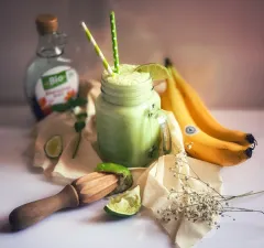 Smoothie so špenátom, limetkou a kokosovou vodou
