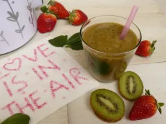 Špenát-jahoda-kiwi smoothie