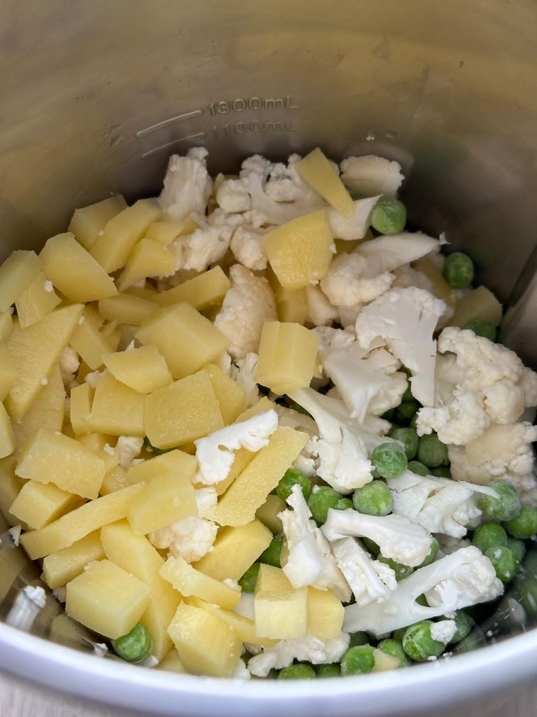 Zeleninu nakrájaj na drobno