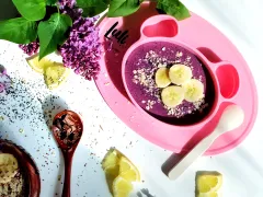 Čučoriedkovo-maková smoothie miska