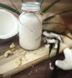 Kešu mlieko s čerstvým kokosom