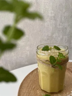 Smoothie mango-banán s kokosom