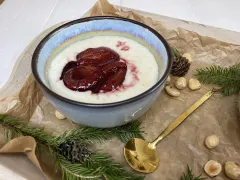 Ovsená kaša s lieskovcami a slivkami