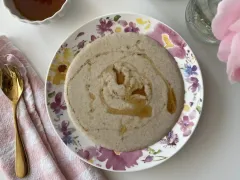 Quinoa kaša s lieskovcami a jablkom
