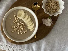 Quinoa-pohánková kaša s píniovými orieškami